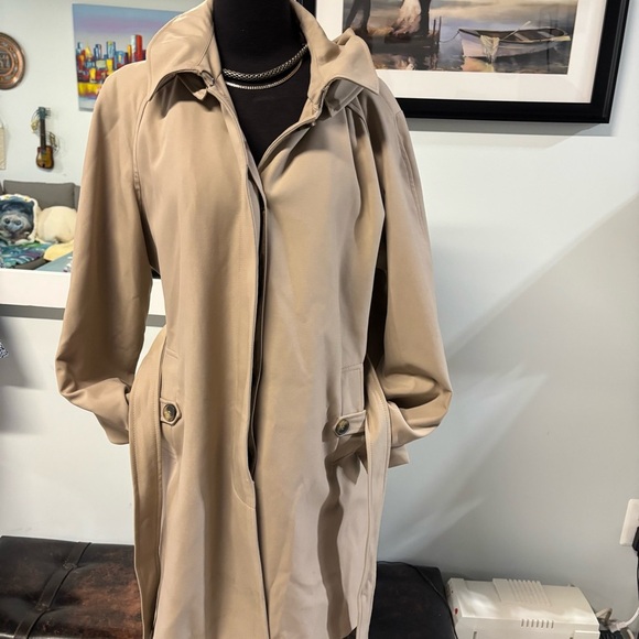 London Fog Jackets & Blazers - ❤️London Fog Classic Ladies Trench Coat-Size:  L